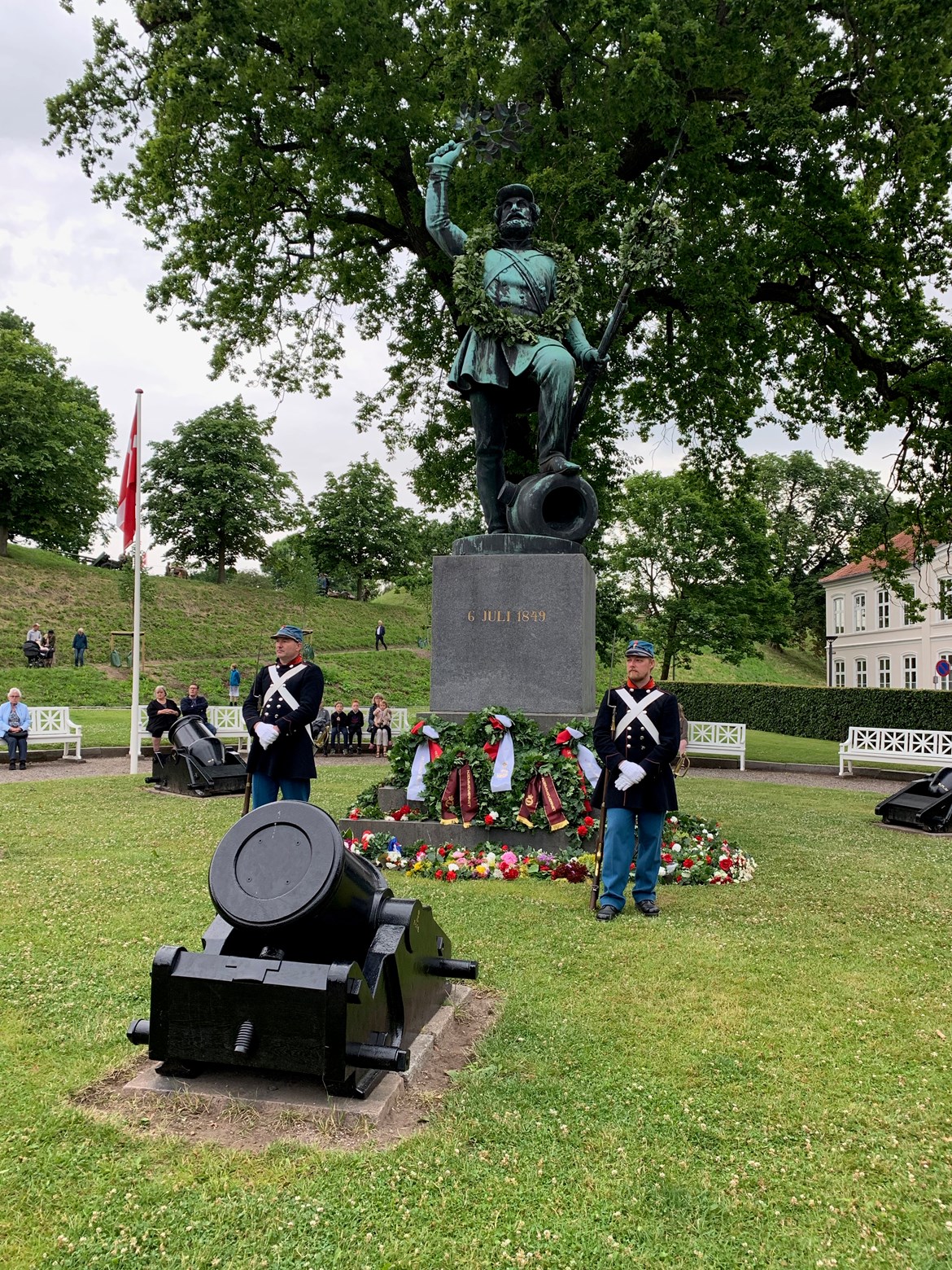 Statuen - Den Tapre Landsoldat